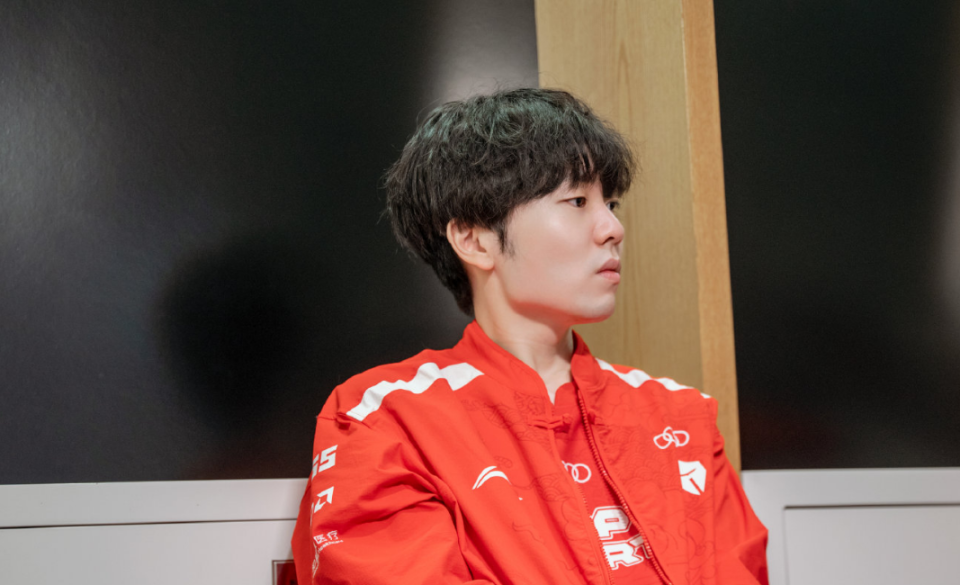 JackeyLove回归赛场,出色防守首场状态亮眼,TES观众沸腾!  JackeyLove回归赛场,出色防守首场状态亮眼,TES观众沸腾!